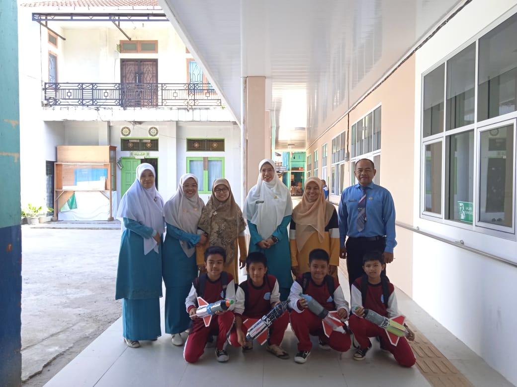Lomba Roket Air