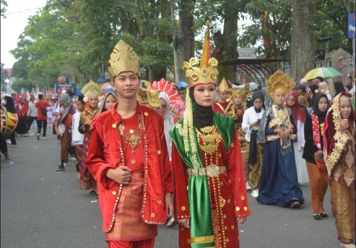 Pawai Alegoris dalam Rangka Memeriahkan HUT RI KE 79 Kota Bukittinggi