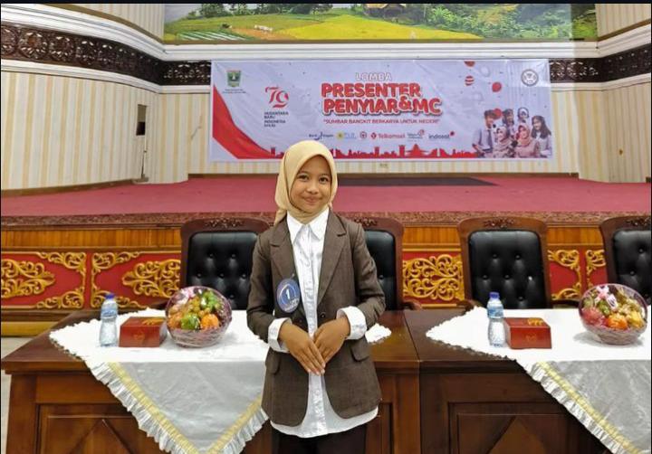 Siswa SMP N 6 Bukittinggi mengikuti Grand final Lomba Presenter Penyiar & MC