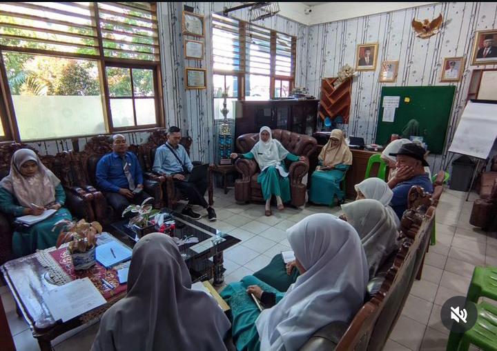 Rapat Pertemuan Tim Pengembang Kurikulum