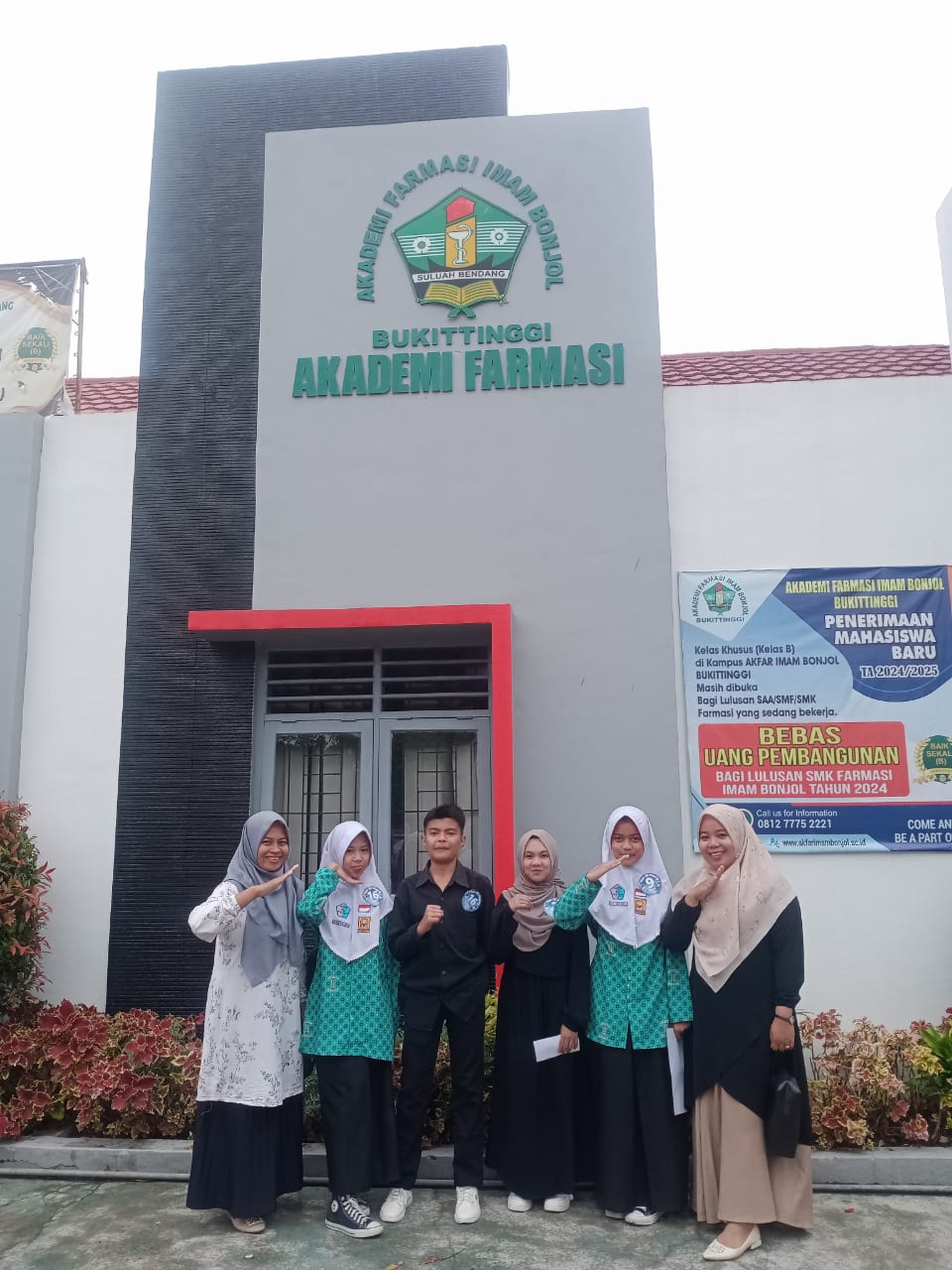 Siswa SMPN 6 Bukittinggi mengikuti Gebyar SMK FARMASI IMAM BONJOL