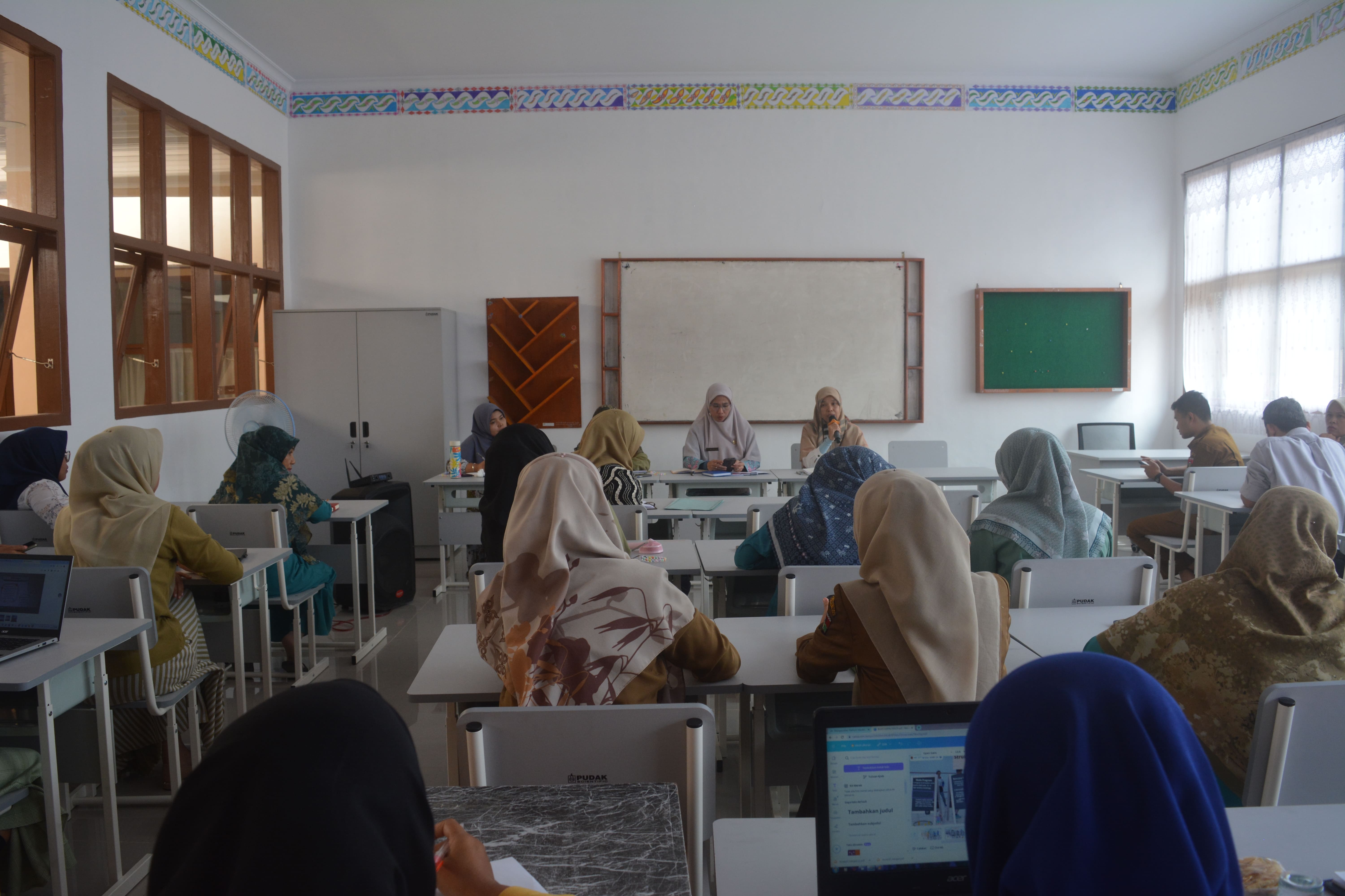 Rapat Dinas Pendidik dan Tenaga Kependidikan SMPN 6 Bukittinggi